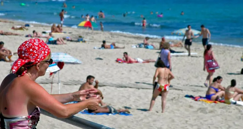 8 errores de estilo que nunca debes cometer en la playa