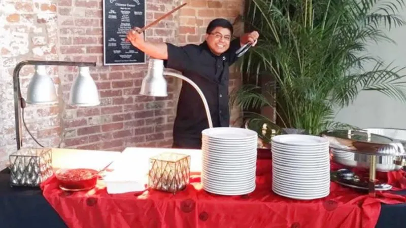 “Sé lo que es tener hambre”: la inspiradora historia del chef salvadoreño que ganó la lotería en EE.UU.