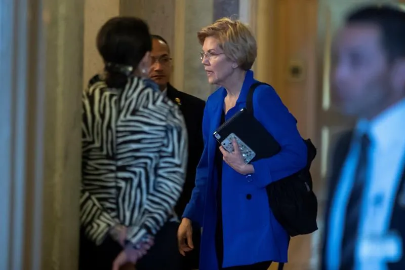 Elizabeth Warren impulsa plan universal de cuidado infantil