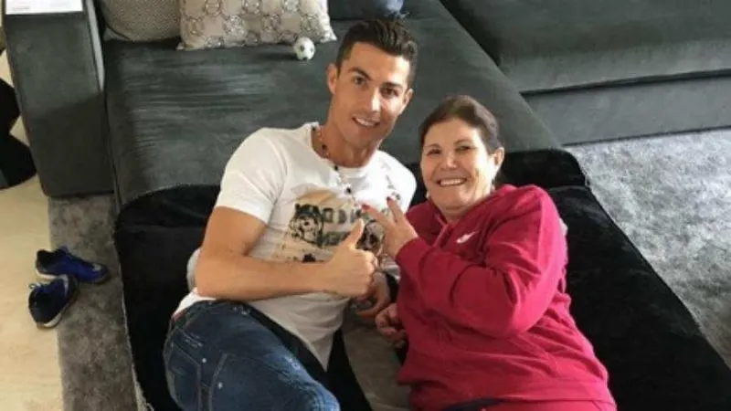 Madre de Cristiano Ronaldo defiende a su hijo tras acusación de violación