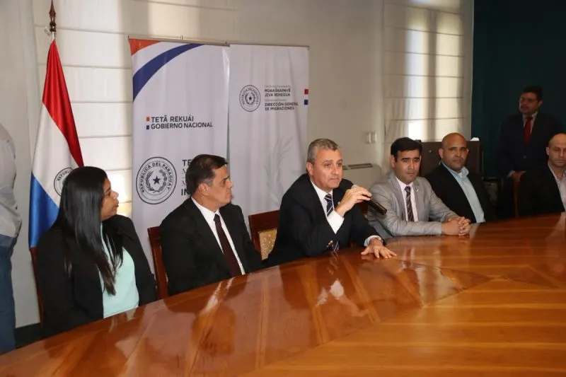 Paraguay anuncia protocolo para facilitar trámites migratorios a venezolanos