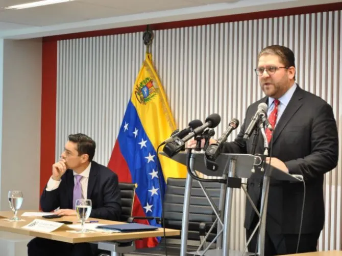 Gobierno de Guaidó denuncia estafa del régimen de Maduro a migrantes venezolanos en EE.UU.