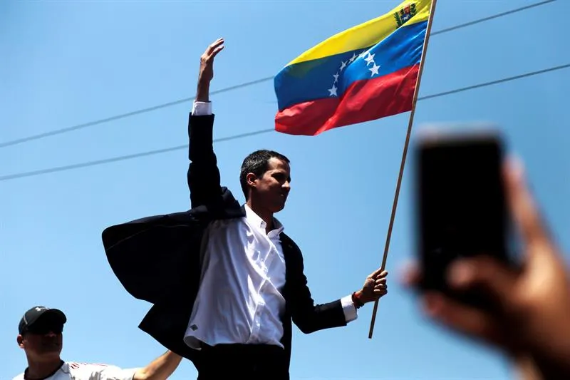 Guaidó llegó, burló, se concentró y convocó