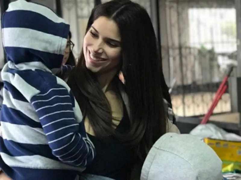 Artistas de Hollywood visitan a albergues de migrantes en México
