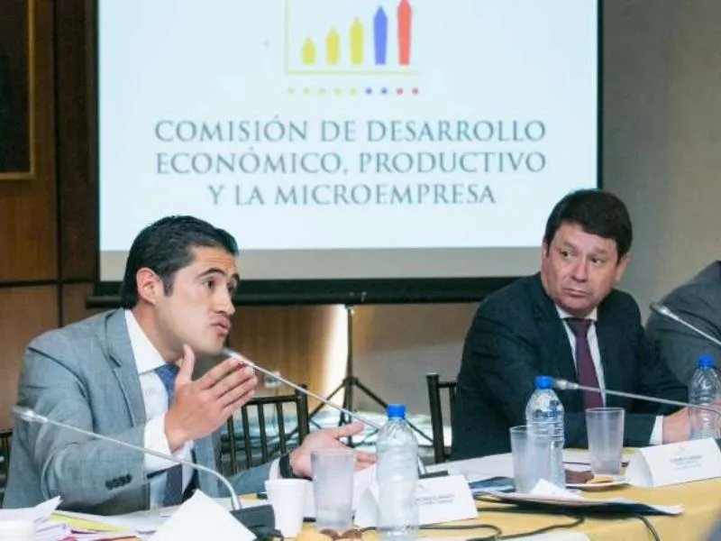 Ecuador reducirá los sueldos públicos en $ 500 millones en este 2019