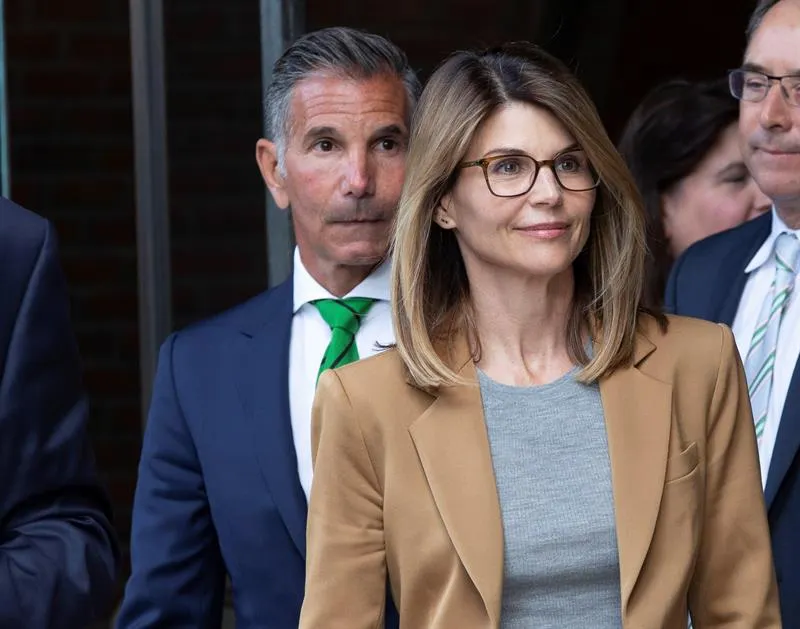 Se suman nuevos cargos a Lori Loughlin por fraude universitario