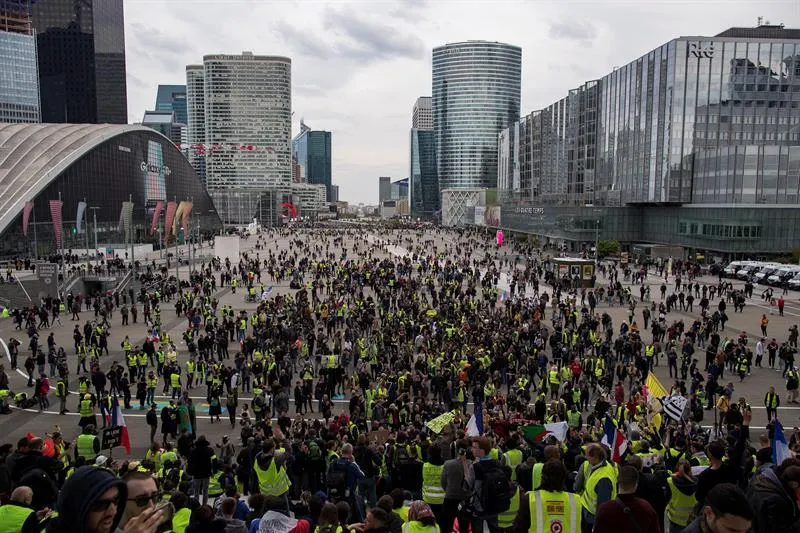 Protesta de los chalecos amarillos cae a su nivel más bajo desde noviembre