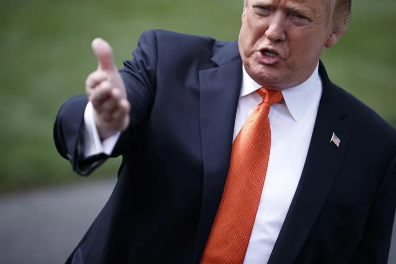 Trump dice que acudirá a la Corte Suprema si demócratas piden un juicio político contra él