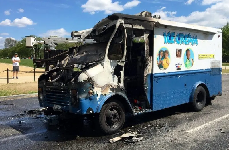 Se incendió un camión de helados en la Explanada Nacional de DC