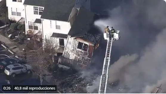 Incendio masivo en Chesapeake Beach deja dos muertos y ocho bomberos heridos