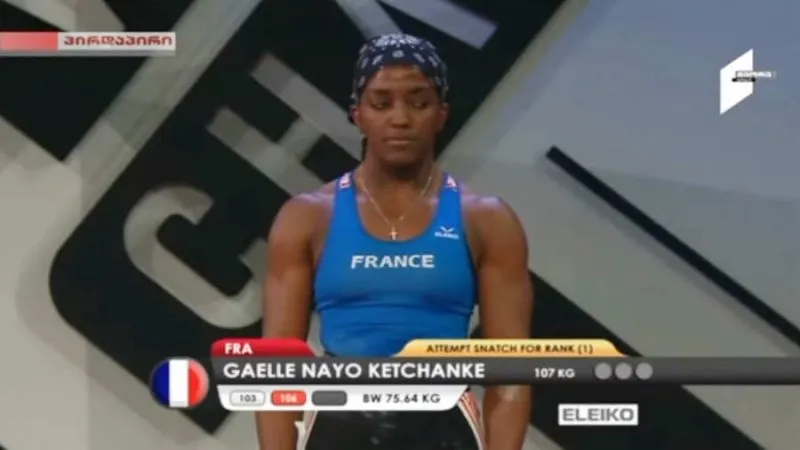 Levantadora de pesas se fracturó el brazo y aun así ganó medalla de bronce