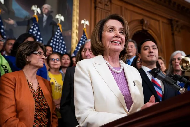 Mark Zuckerberg contacta a la presidenta de la Cámara de Representantes, Nancy Pelosi