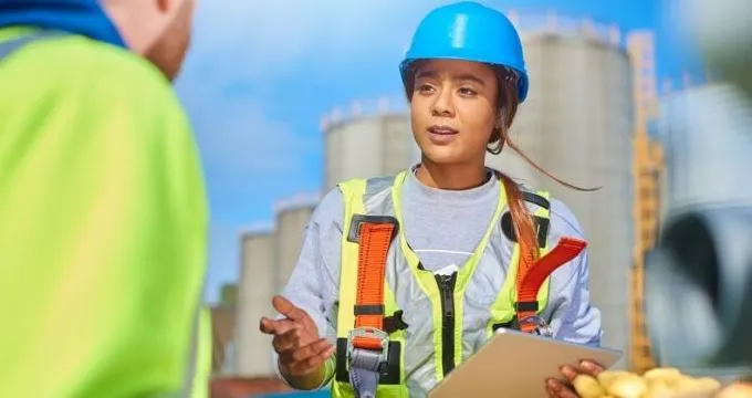 La industria de gas natural y petróleo en Estados Unidos está contratando y construyendo con base en la diversidad