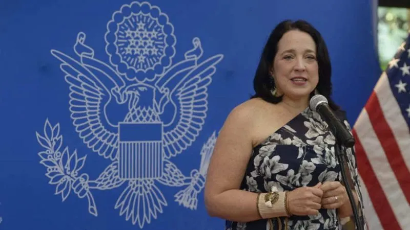 Embajadora de EE. UU. en El Salvador dice que migración va en incremento
