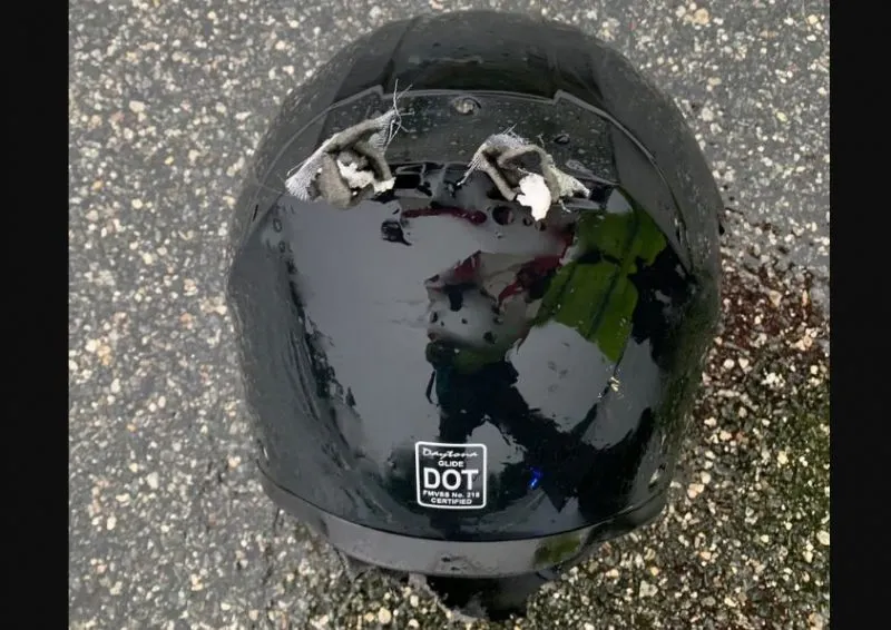 Murió un motociclista tras ser golpeado por un rayo mientras conducía