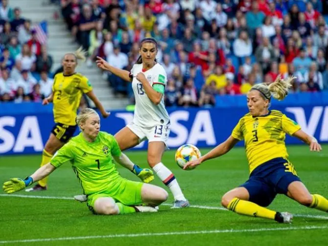 Estados Unidos aprieta la marcha en el mundial femenino