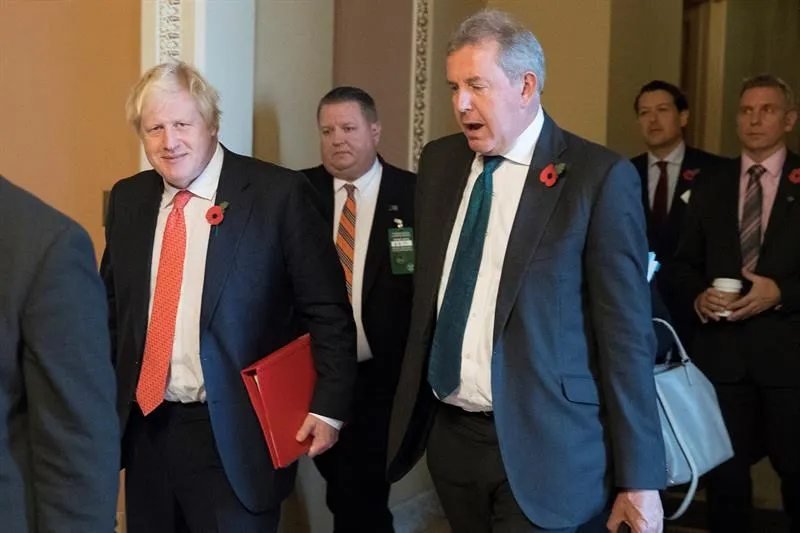 Embajador británico en EE. UU. renuncia tras llamar “inepto” a Trump