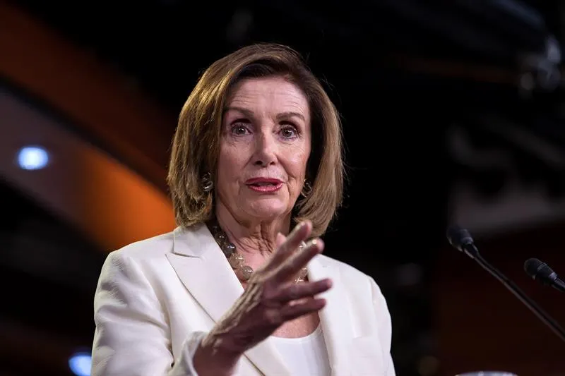 Nancy Pelosi y Steven Mnuchin planean aumentar tope de la deuda y encontrar un acuerdo en el presupuesto