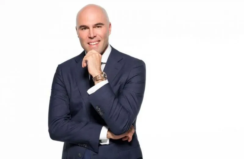 Sergio Bruna invita a los latinos a hacer su propio camino