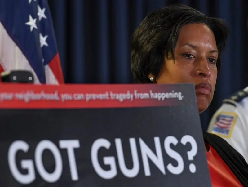 Autoridades en D.C. buscan combatir violencia tras hallazgo de 19 personas heridas en tan solo cinco días