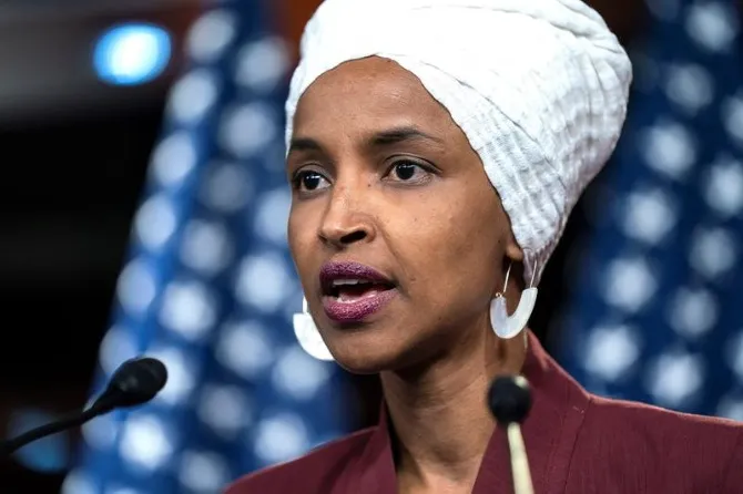 Legisladora Ilhan Omar calificó a Trump de “fascista”