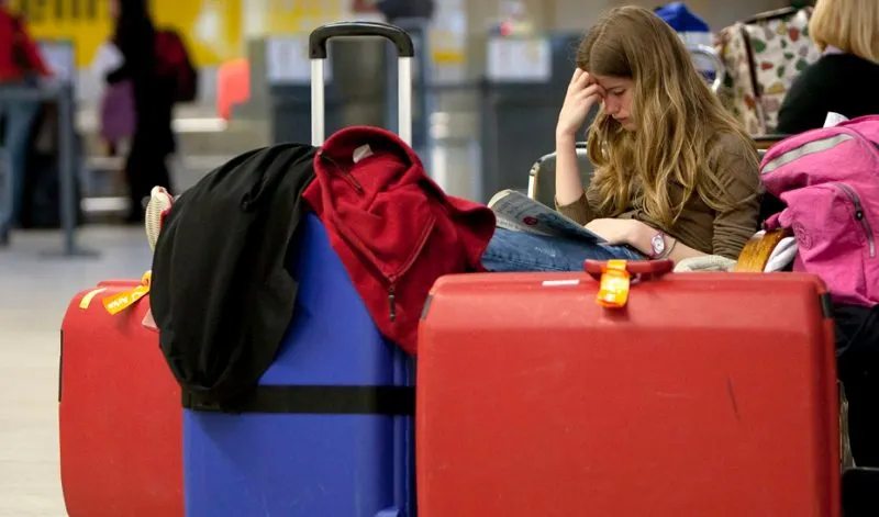 Los mochileros que piden limosnas para poder viajar