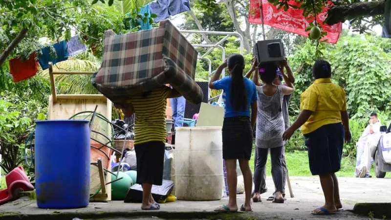 Familia salvadoreña deja siete veces su casa por amenazas de pandillas