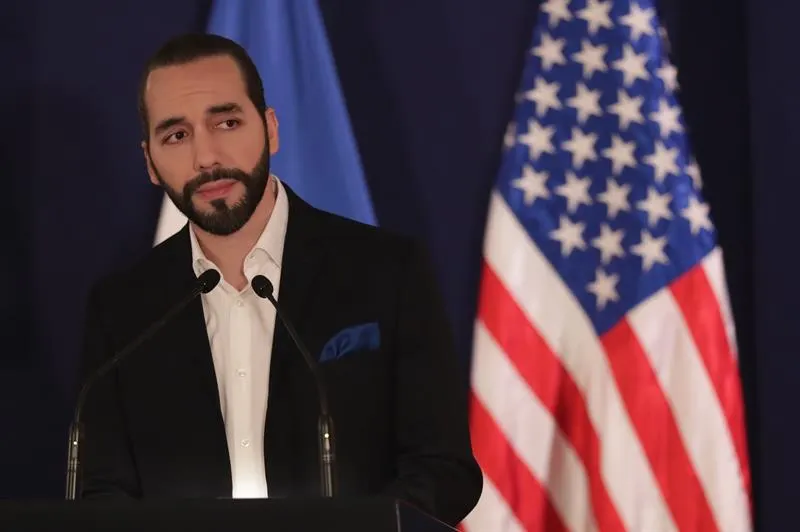 Nayib Bukele veta por inconstitucional decreto legislativo de ascensos para policías