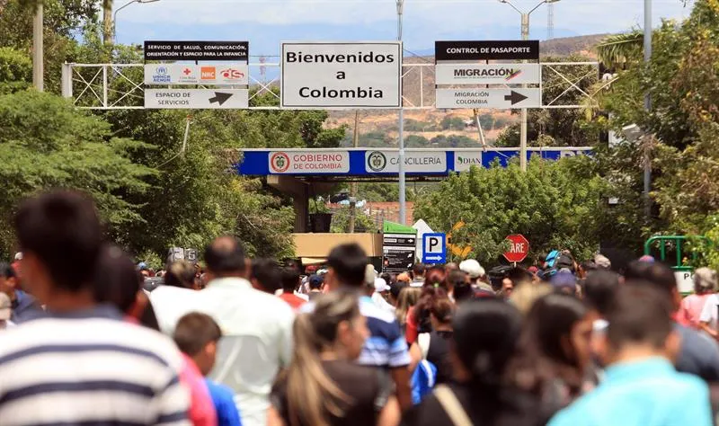 Colombia activa plan en la frontera con Ecuador, por exigencia de visa a venezolanos