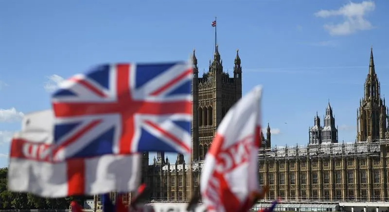 Aliados del primer ministro británico dimitirán en medio de la indignación por la suspensión del Parlamento