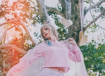 Nueva placa discográfica de Taylor Swift logra récord en tan solo un día