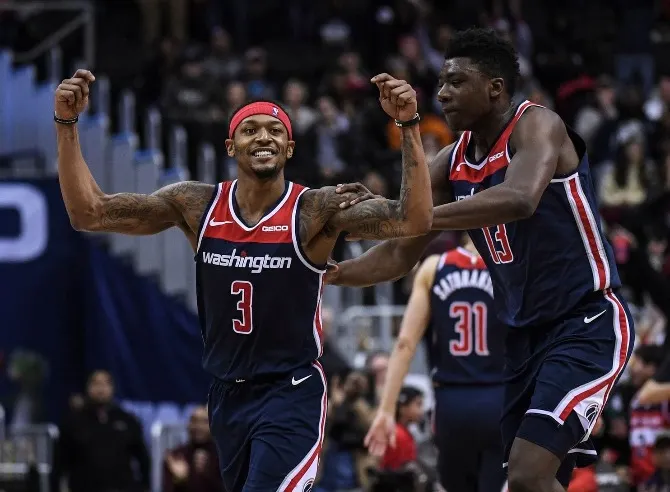 Cuatro jugadores que podrían iniciar la temporada de la NBA con otro uniforme
