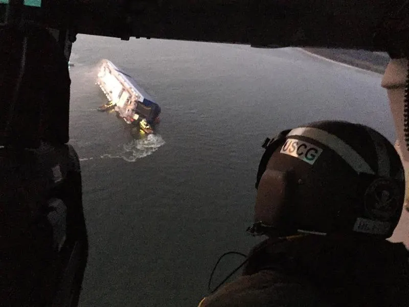 Reportan cuatro desaparecidos tras volcar buque de carga en costa de Georgia