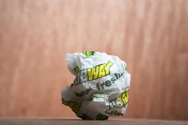 Ladrón irrumpe en un Subway de DC y se hace un sándwich