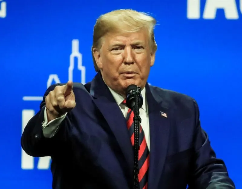 Senador Johnson, aliado de Trump y Ucrania, figura en episodios cruciales de la saga