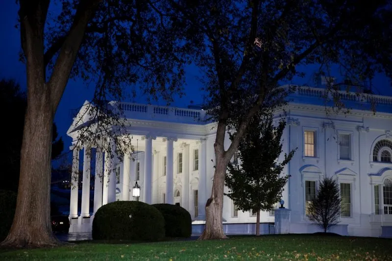 Portavoz de la Casa Blanca expresa confianza en pacto comercial con China