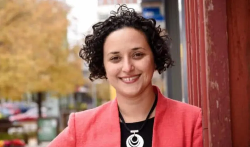 Primera latina en el gobierno de Fairfax