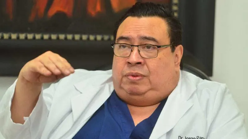 Infectólogo de El Salvador: “Lo grave del coronavirus es su contagiosidad, no su letalidad”