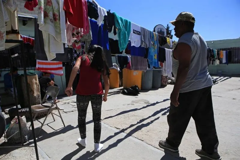 Medidas para contener coronavirus afectan a los migrantes de todo el mundo