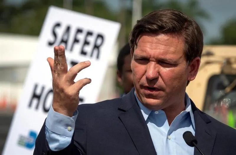 Ron DeSantis crítica a Trump por cerrar la economía al inicio de la pandemia