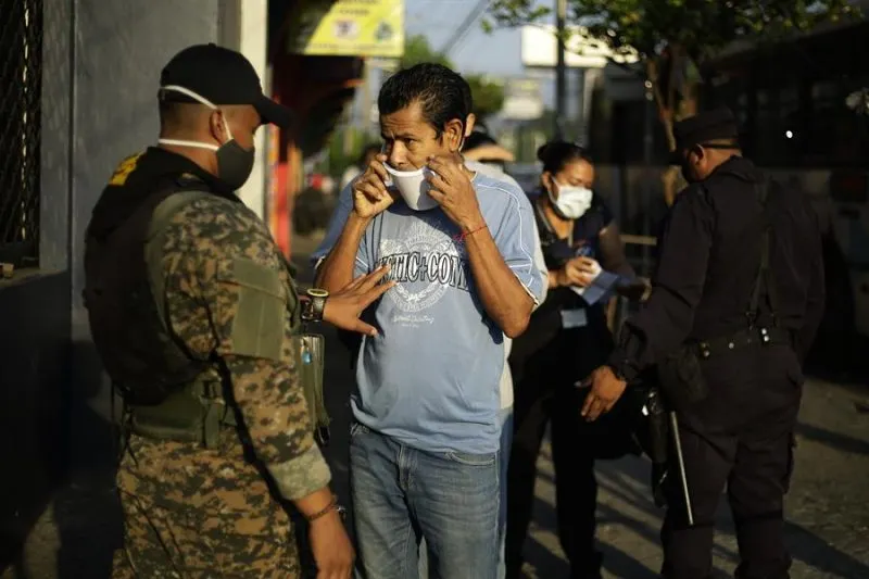 Human Rights Watch cuestiona uso de “fuerza letal” autorizado por Bukele