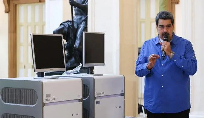 El show de Maduro por dos máquinas para diagnósticos de coronavirus