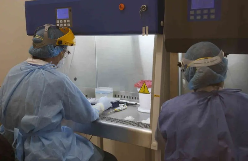 Bogotá tiene 3 mil 500 pruebas de coronavirus sin procesar