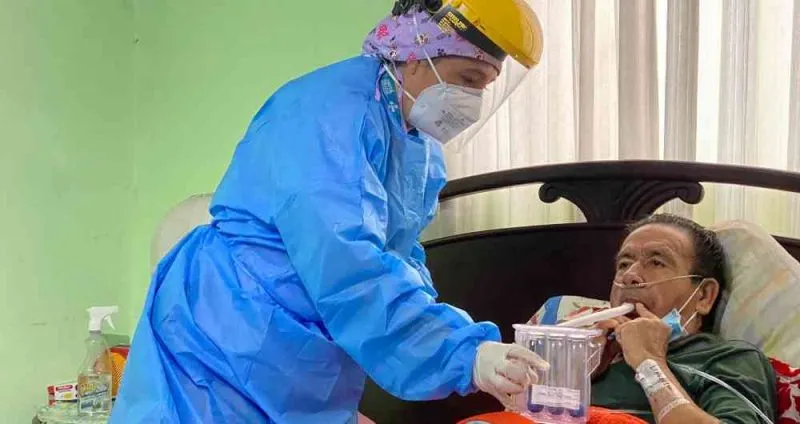 Médicos realizan atención en casa a pacientes con y sin covid-19 en Bogotá