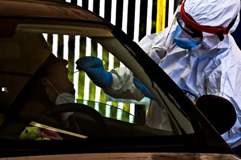 La FDA autoriza la primera prueba de antígeno para la detección rápida de COVID-19