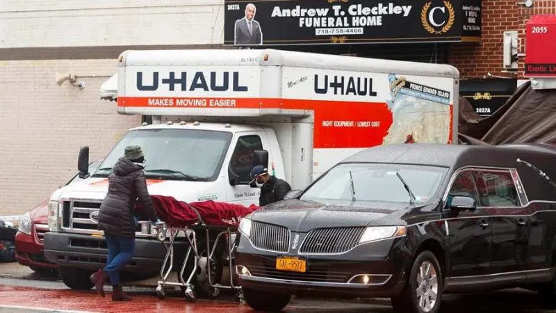 Hallan decenas de cuerpos en descomposición en Nueva York