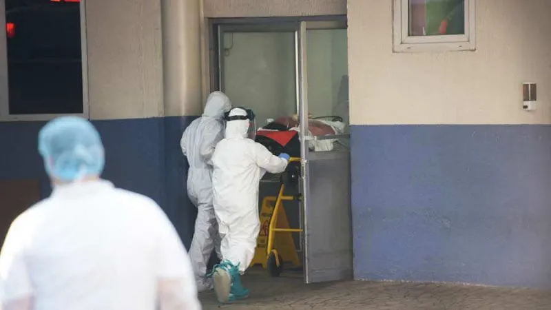 Síntomas de COVID-19 tienden a tornarse graves después de la primera semana