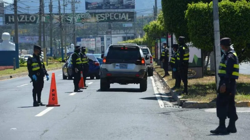 El Salvador extiende por 15 días más la cuarentena domiciliar obligatoria
