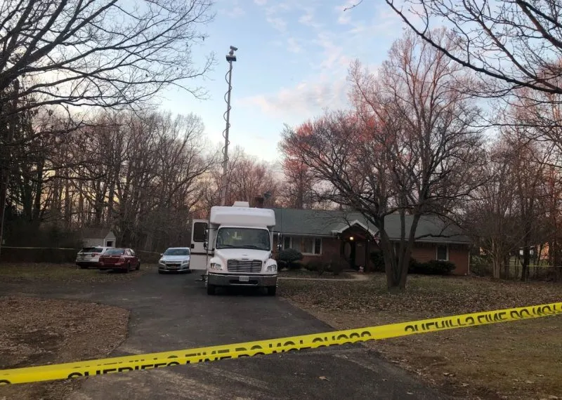 Hallan muerto a padre cuyo hijo fue acusado de asesinar a su madre y hermano
