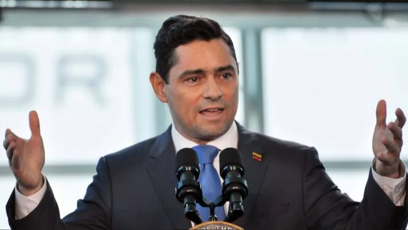 Embajador Vecchio anuncia liberación de mayoría de los migrantes venezolanos detenidos en EEUU